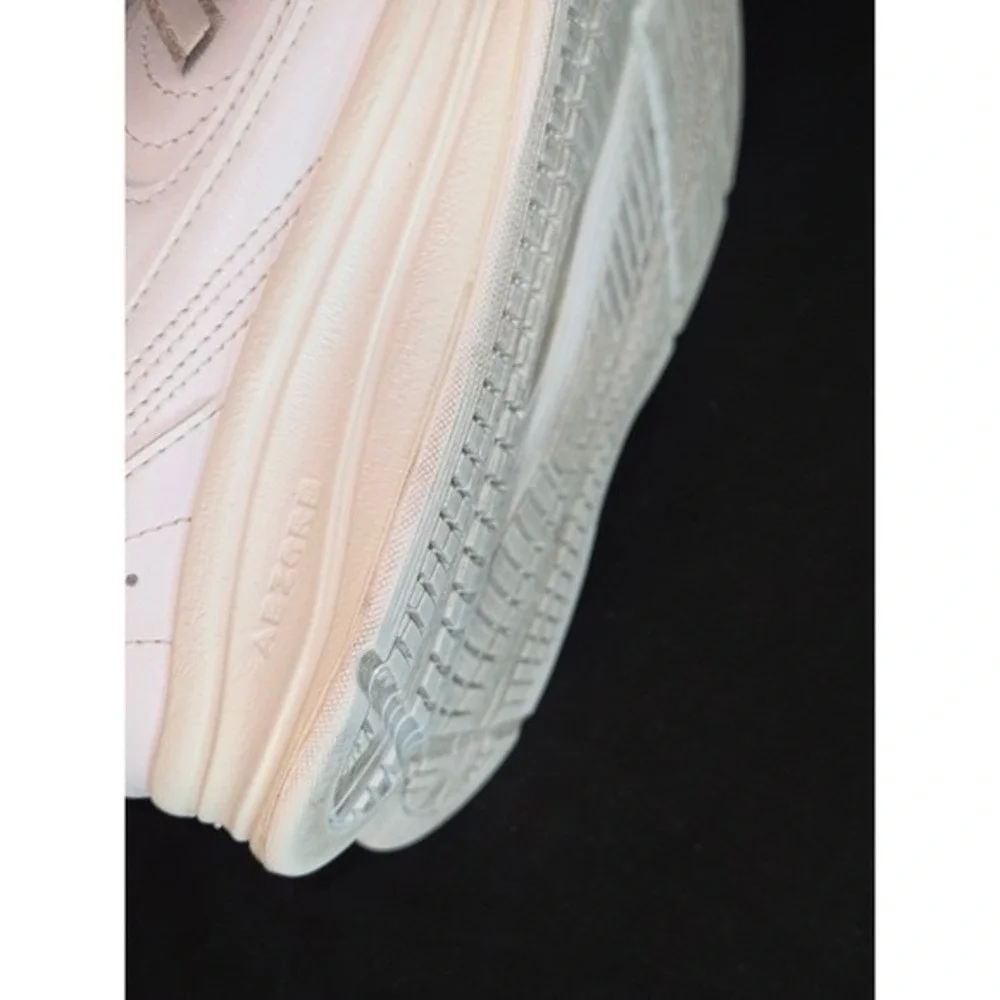 New Balance 577 Womens White Leather Walking Shoes WW577VW Hook Loop‎ Size 10